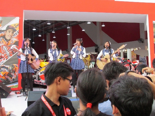 JKT48 Ajak Pengunjung Jakarta Fair Cari Aman di Jalan