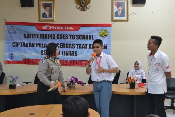 Safety Riding Activities Kampanye Aman Berkendara Bidik Pengendara Motor SMA 