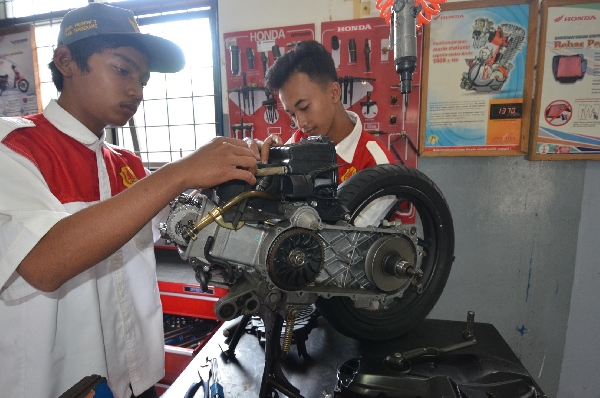 Laboratorium Honda Pembinaan Pelajar SMK Mulai dari Sekolah Hingga Lulus