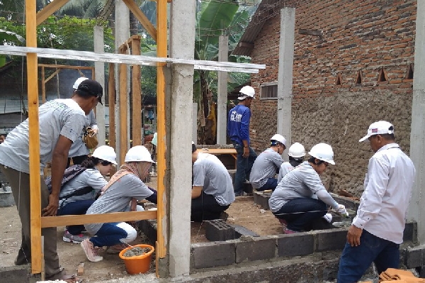 Yayasan Wahana Artha Bangun Rumah Keluarga Miskin