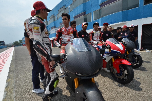 Konsumen Honda Sehari ‘Cicipi’ Jadi Pebalap MotoGP