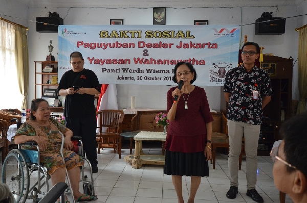 Jaringan Dealer Honda Jakarta, Ajak Nyanyi Lansia Panti
