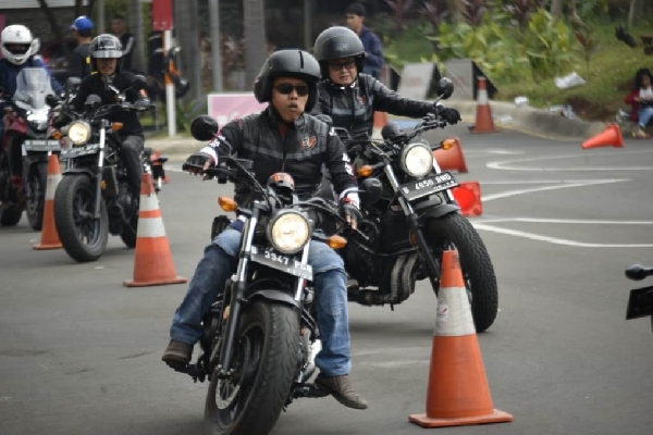 Agar Turing Makin Mantap, Konsumen Bigbike Belajar Safety Riding