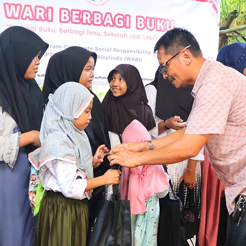 Tumbuhkan Minat Baca Pelajar, Wahanaartha Ritelindo Salurkan 500 Buku
