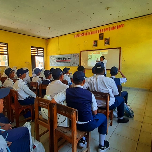 Educate For You: Membangun Literasi Digital di SMK Negeri 8 Kab. Tangerang
