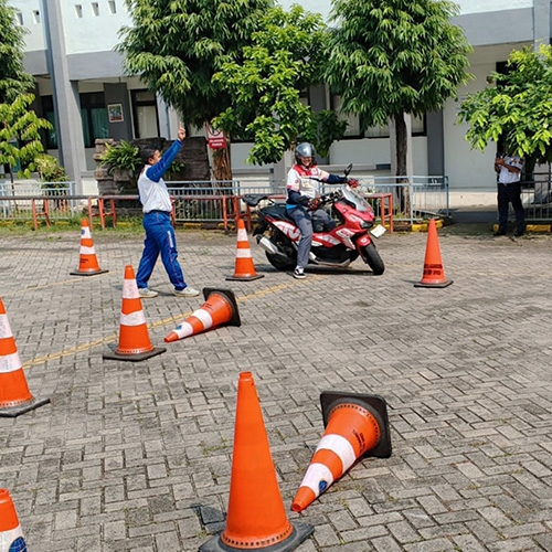 Pentingnya #Cari_Aman Di Jalan, PT Wahana Makmur Sejati Edukasi Keselamatan Berkendara untuk Pelajar