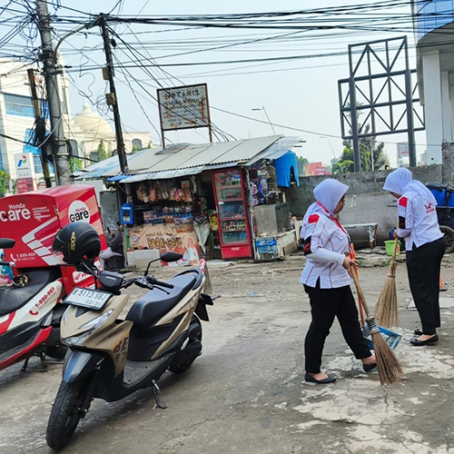 Aksi Nyata Kurangi Sampah Plastik Demi Keberlanjutan Lingkungan, Dealer WARI Menggelar Kegiatan Bersih-Bersih