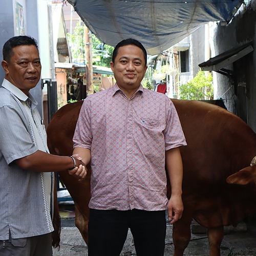Wahana Artha Group Salurkan Hewan Qurban untuk Warga Gunung Sahari