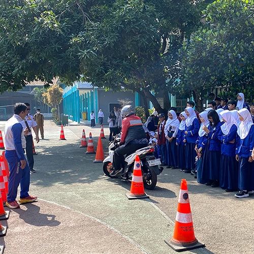 500 Pelajar Tangsel Dapat Bekal Keselamatan Berkendara, PT Wahana Makmur Sejati Tanamkan Budaya #Cari_Aman Sejak Dini