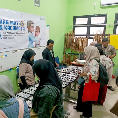 Peduli Anak Berkebutuhan Khusus, Wahana Artha Group Beri Pemeriksaan dan Kacamata Gratis untuk 100 Siswa SLBN 3 Jakarta
